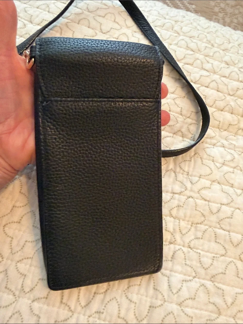 kate spade Black Pebbled Leather Crossbody Phone Pouch with Gold Chain EUC